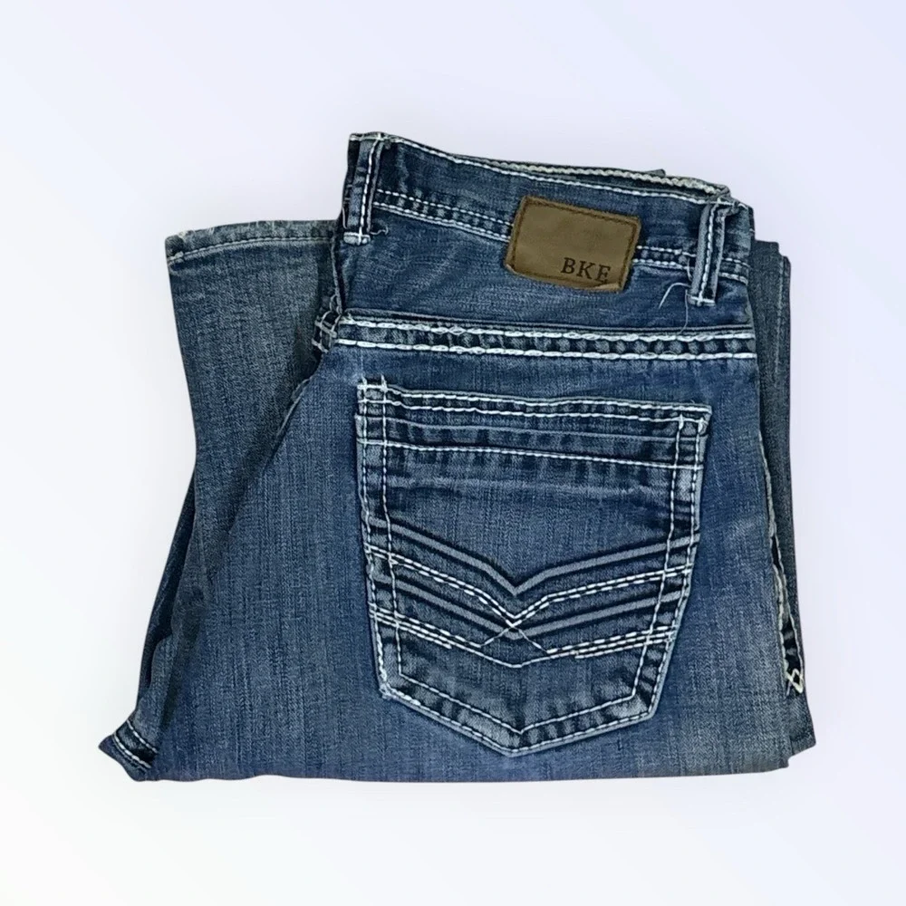 BKE Tyler Straight Leg Jeans Men's 33x31 Medium Wash Contrast Stitch Embroidered